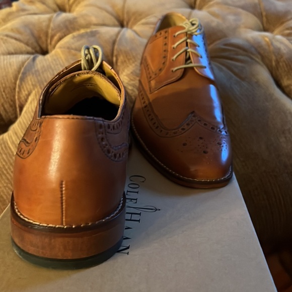 Leather Cole Haan, size 8,5 light brown shoes.Brand new.Stylish dressy oxfords. - Picture 3 of 6